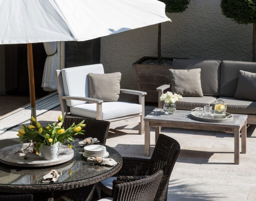 Devon-Cottage-courtyard-dining-area-Twist-Interiors
